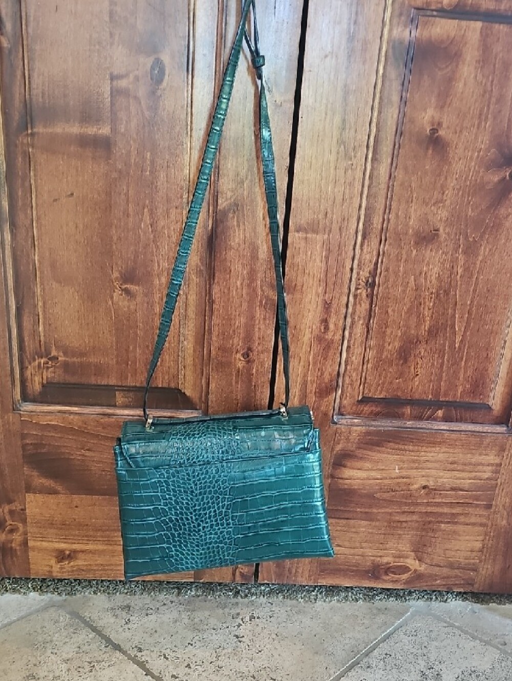 Dark Green Croc-Embossed Crossbody Bag with Gold Chain - Picture 2 of 2